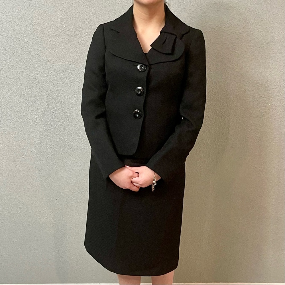 Le Suit Women’s Size 2 Petite Black Three-Button Jacket & Slim Pencil Skirt Suit